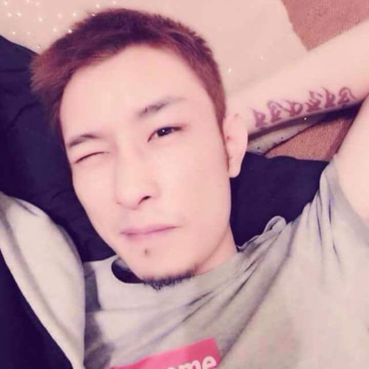 难得拥抱的第一张照片--百色相亲服务中心