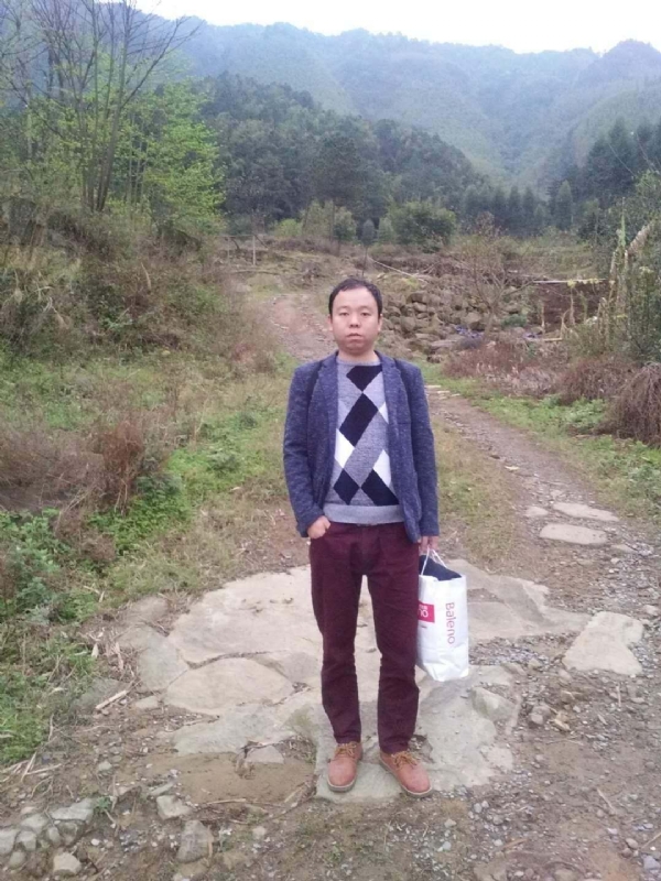 奋斗的第一张照片--百色相亲服务中心