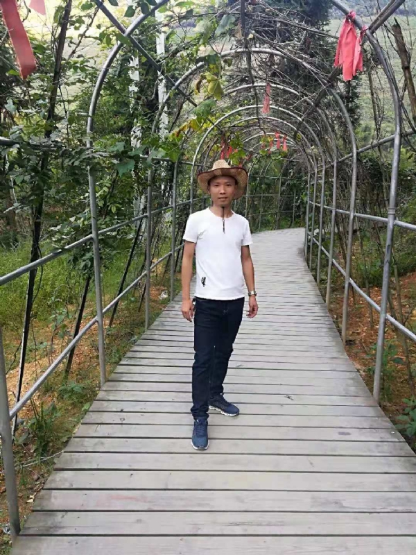 蓝天的第一张照片--百色相亲服务中心