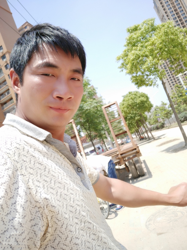 勇哥的第一张照片--百色相亲服务中心