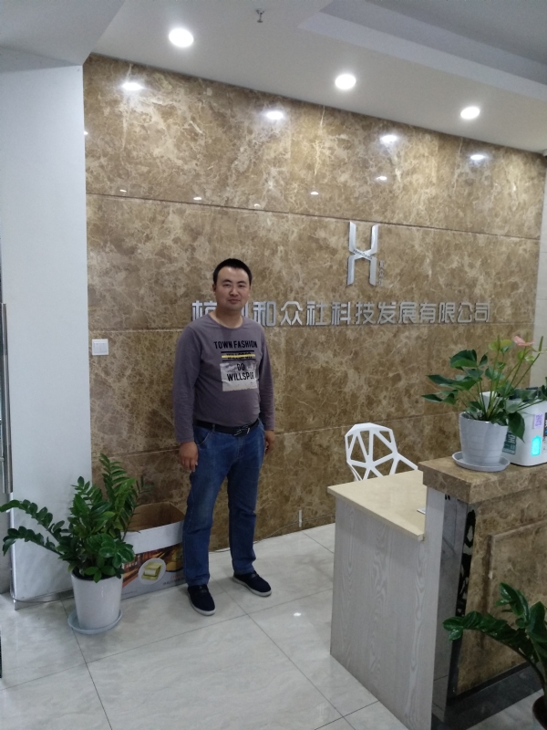 雨中的伞的第一张照片--百色相亲服务中心