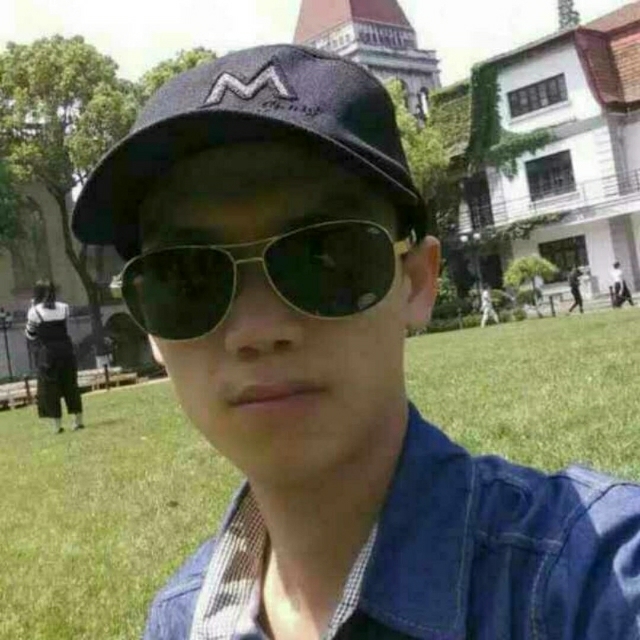 龙小华的第一张照片--百色相亲服务中心