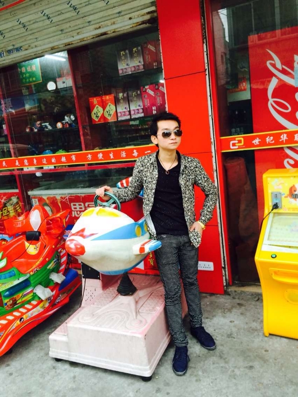 阳光帅气男嘉宾的第一张照片--百色相亲服务中心