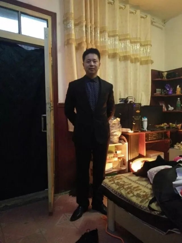 亮亮的第一张照片--百色相亲服务中心