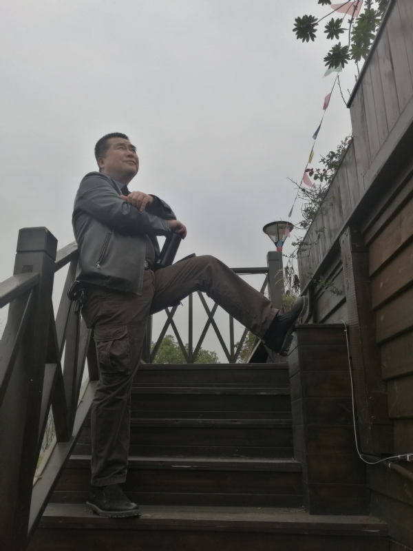 孤单背影的第一张照片--百色相亲服务中心