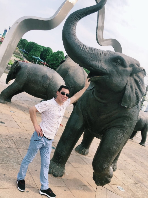 朝望大海的第三张照片--百色相亲服务中心