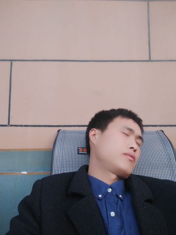 有钱爱情才能长久的第一张照片--百色相亲服务中心