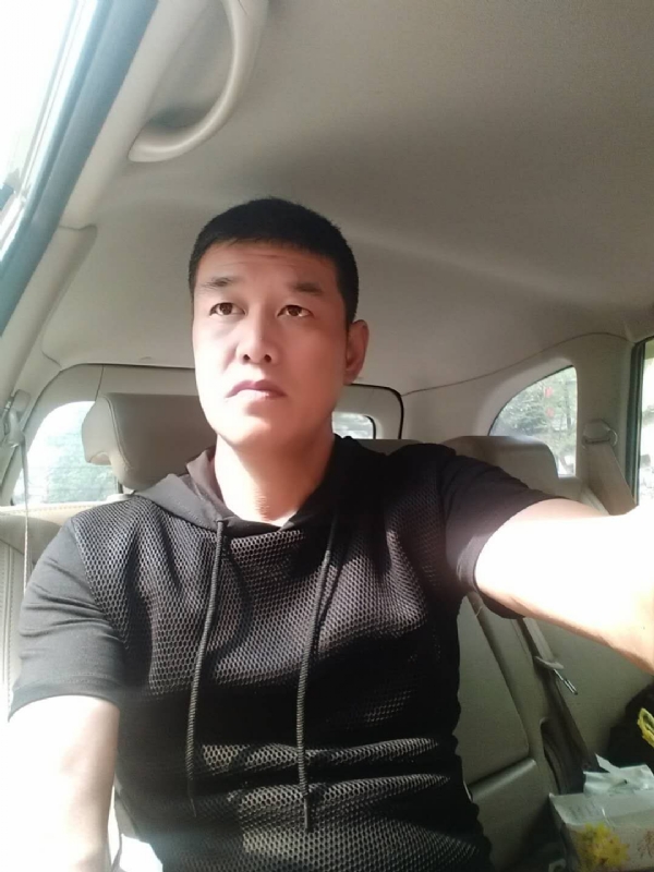 深爱的疯子的第一张照片--百色相亲服务中心