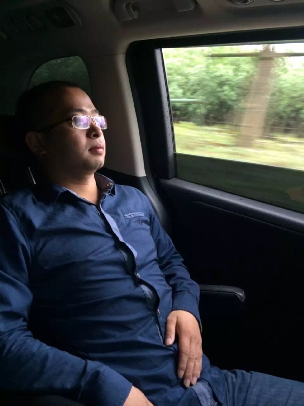 世界那么大的第三张照片--百色相亲服务中心