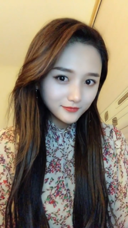 淡然一笑的第一张照片--百色相亲服务中心