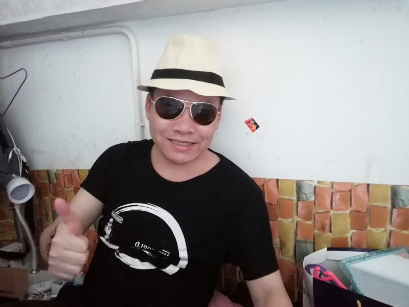 艰难爱情的第一张照片--百色相亲服务中心