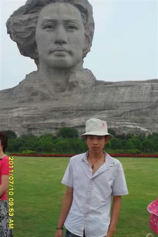 黄泥巴的第一张照片--百色相亲服务中心