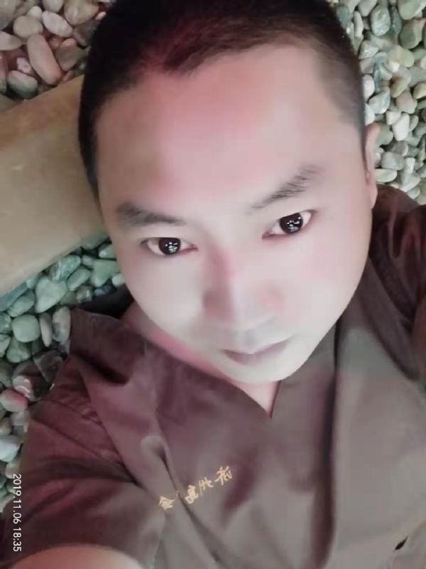 红枫叶的第一张照片--百色相亲服务中心