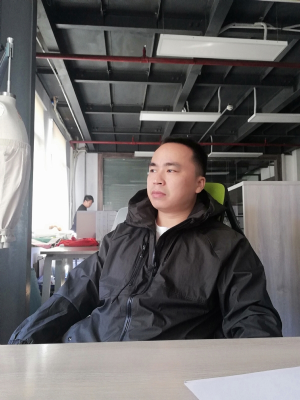 左眼皮跳跳的第一张照片--百色相亲服务中心