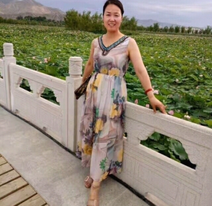 红叶的第一张照片--百色相亲服务中心