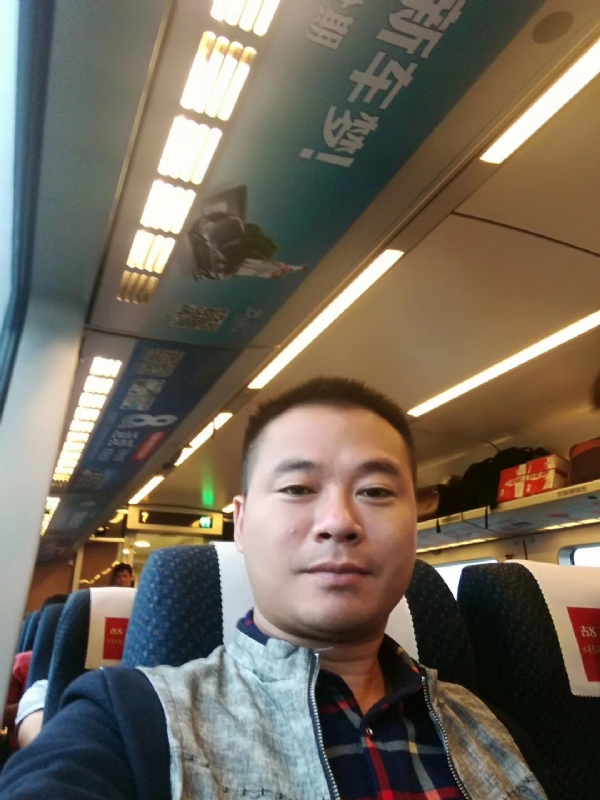 等爱的人的第一张照片--百色相亲服务中心