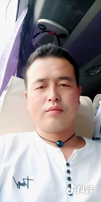 瞬间被爱上的第一张照片--百色相亲服务中心