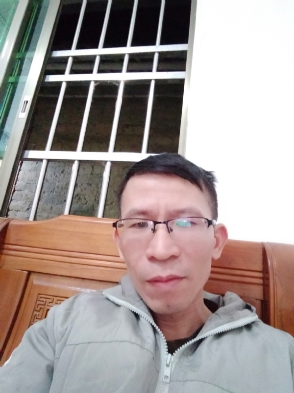 奋斗的第一张照片--百色相亲服务中心