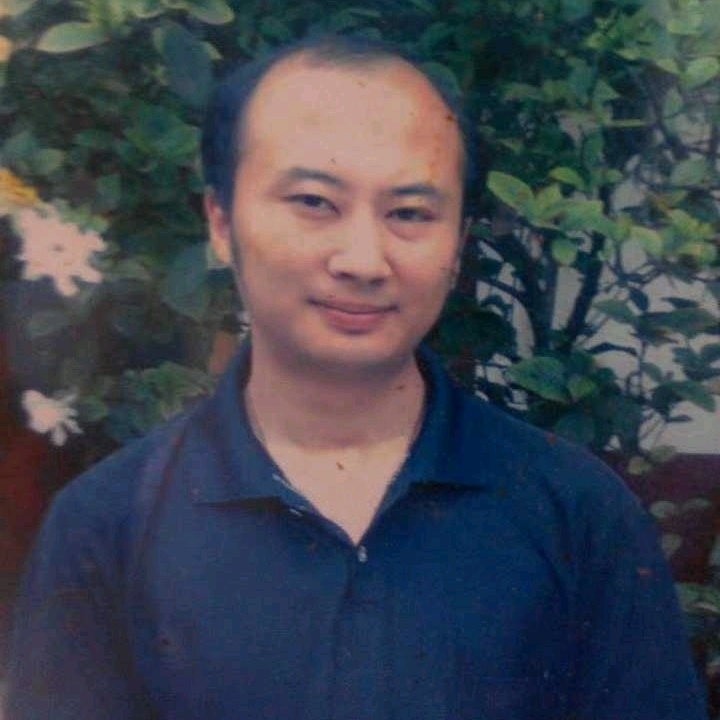 石峰里的生命的第一张照片--百色相亲服务中心