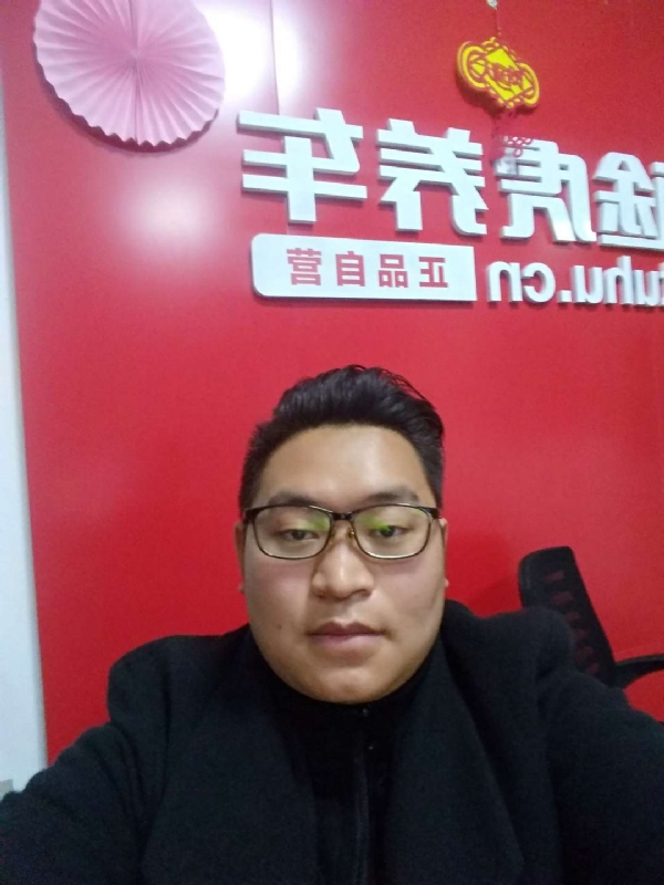 向上倾斜45度的第一张照片--百色相亲服务中心