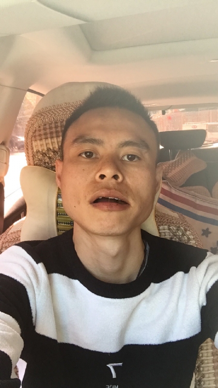 小何的第一张照片--百色相亲服务中心