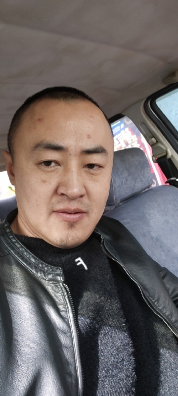 精神九哥的第一张照片--百色相亲服务中心