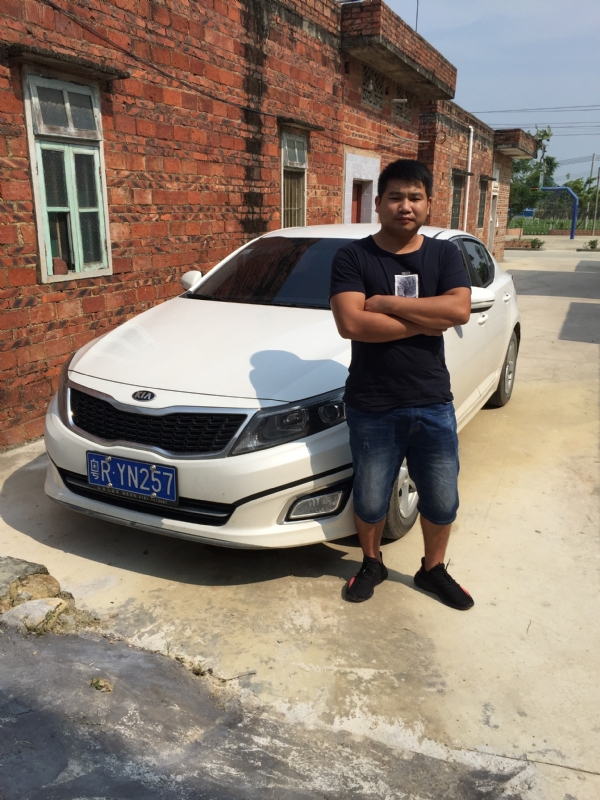 独坐街头的第二张照片--百色相亲服务中心