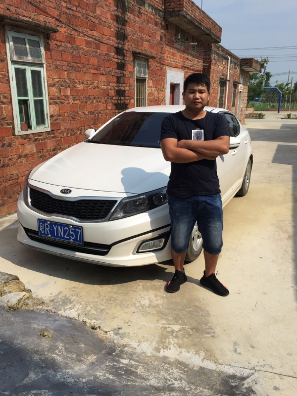 独坐街头的第三张照片--百色相亲服务中心