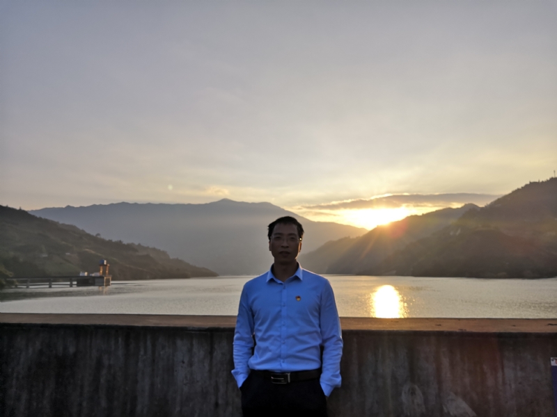 庸人自扰的第一张照片--百色相亲服务中心