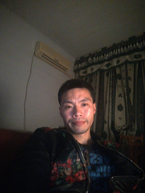 性情男儿的第一张照片--百色相亲服务中心