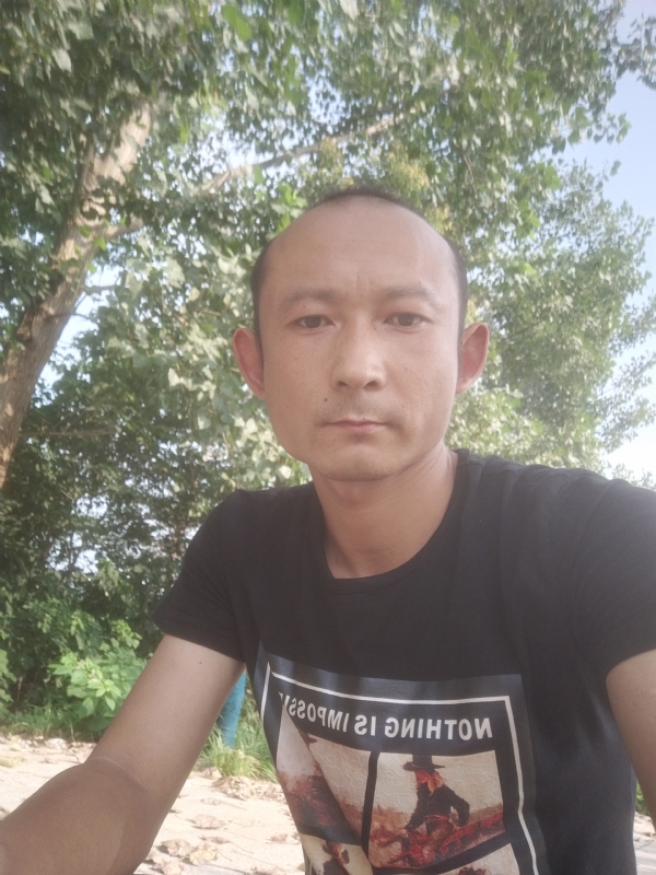 80大叔的第二张照片--百色相亲服务中心