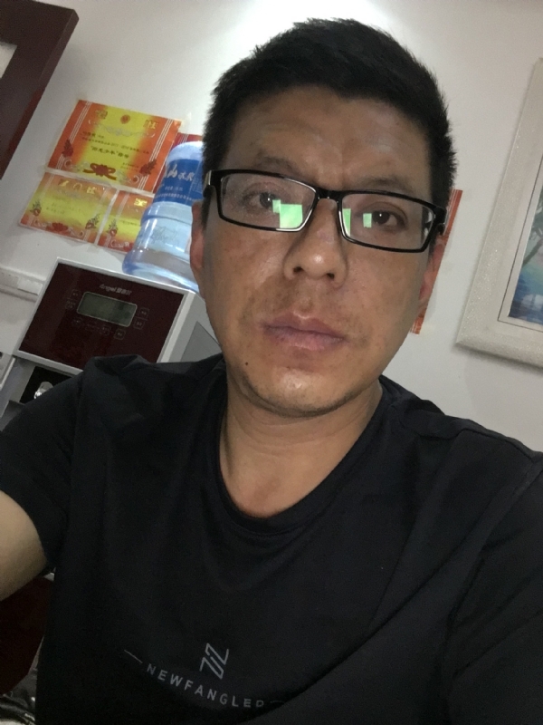 牵手的第三张照片--百色相亲服务中心