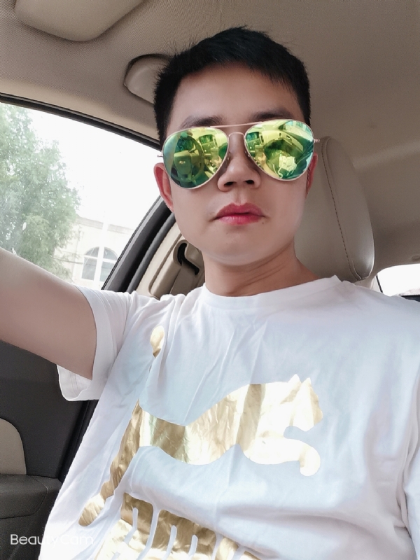 奋斗的第一张照片--百色相亲服务中心