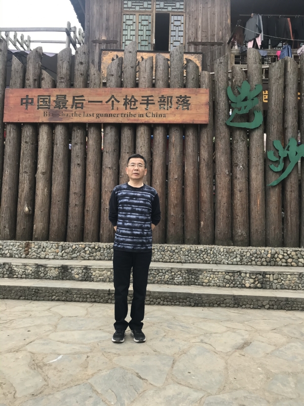 屯里的富豪的第一张照片--百色相亲服务中心