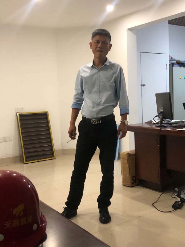 郁闷之中的第一张照片--百色相亲服务中心