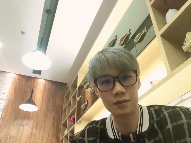 黄峰的第一张照片--百色相亲服务中心