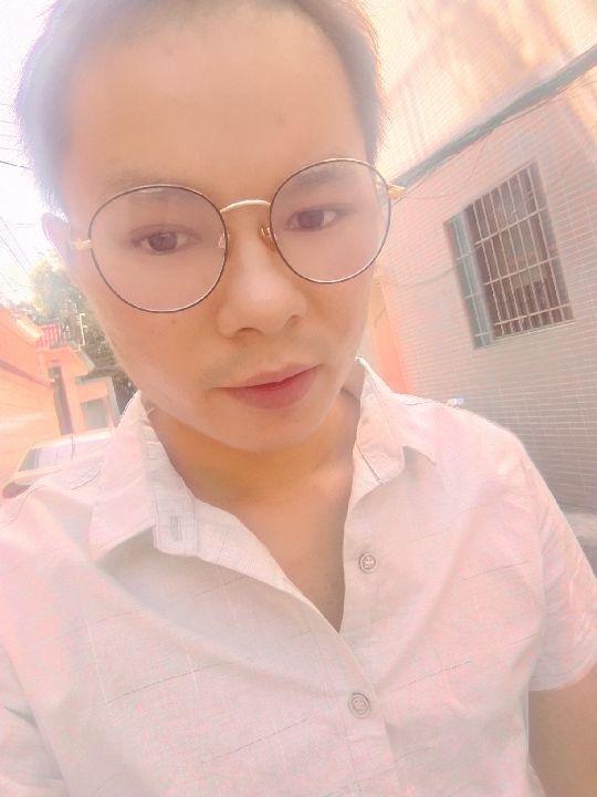 楠呐的第四张照片--百色相亲服务中心