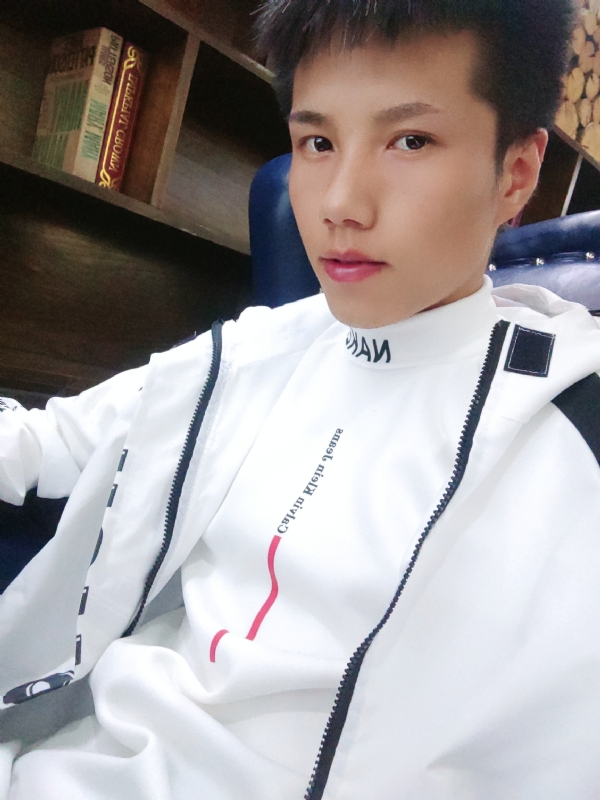 梁辞的第一张照片--百色相亲服务中心