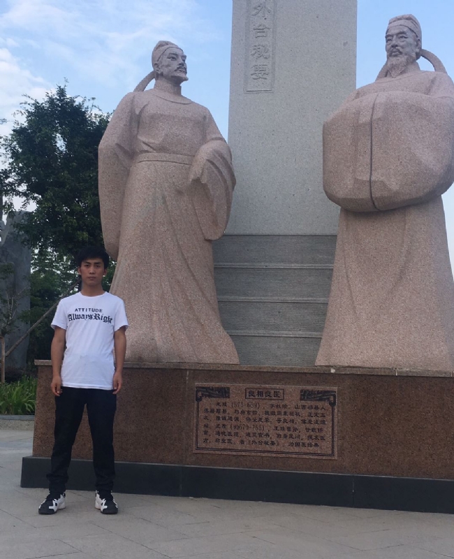 仰望x未来的第一张照片--百色相亲服务中心