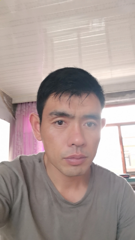 小草莓1981的第一张照片--百色相亲服务中心