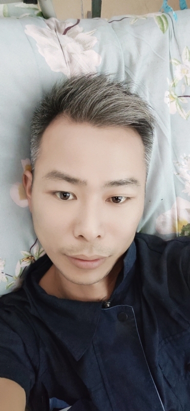 火山口的第一张照片--百色相亲服务中心