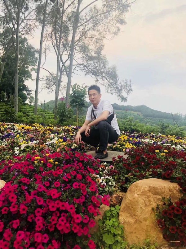 小郑的第一张照片--百色相亲服务中心