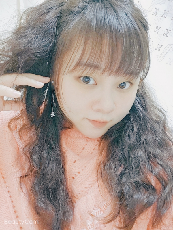 艾薇儿的第一张照片--百色相亲服务中心