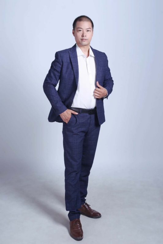 努力的青年的第一张照片--百色相亲服务中心