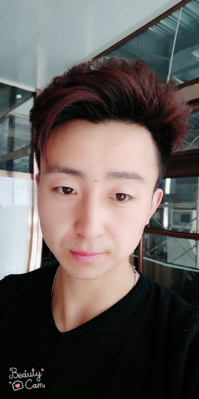 拼命微笑的第三张照片--百色相亲服务中心