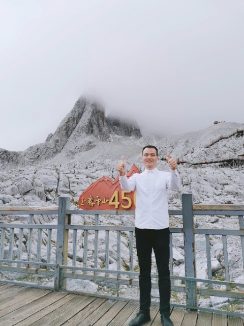 灰太狼的第一张照片--百色相亲服务中心