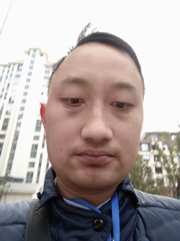 老男人的第一张照片--百色相亲服务中心