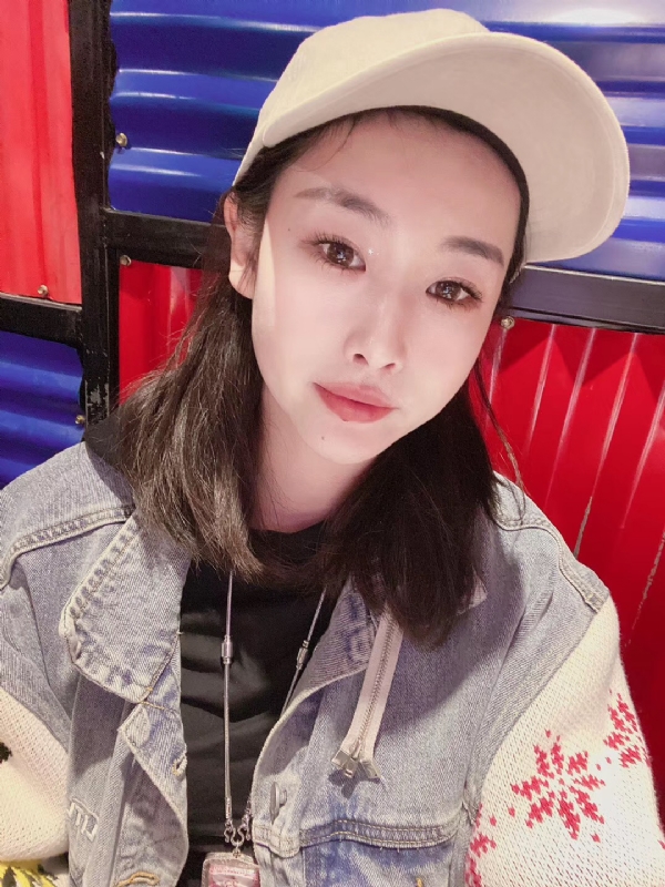 玲珑的第一张照片--百色相亲服务中心