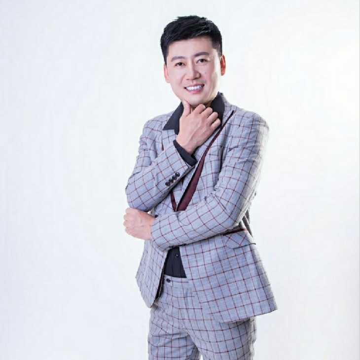 屋顶拾荒人的第一张照片--百色相亲服务中心