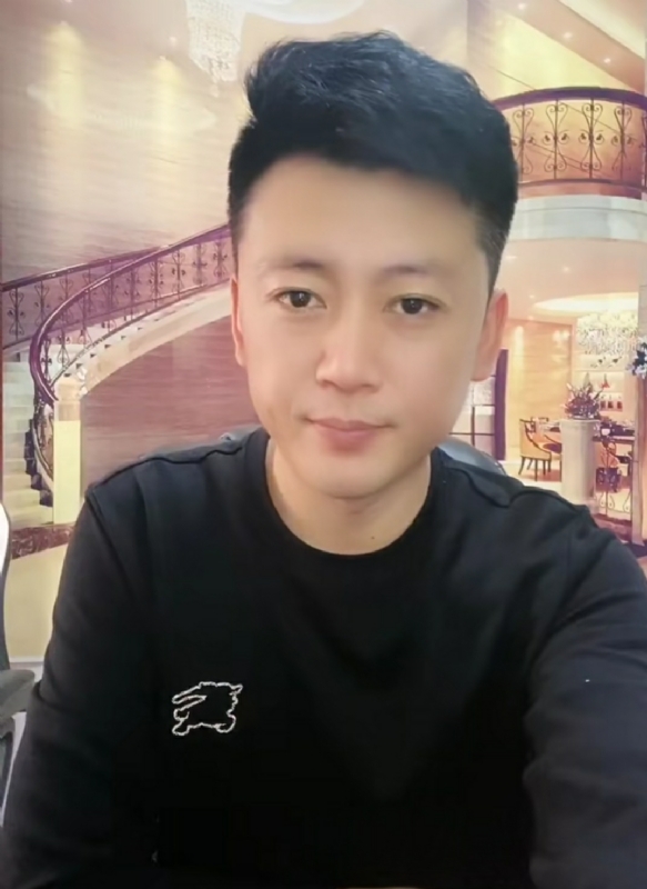 屋顶拾荒人的第三张照片--百色相亲服务中心